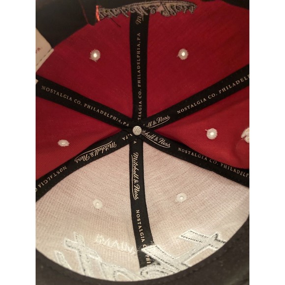 Mitchell And Ness Miami Heat Hardwood Classics SnapBack Hat Basketball - Picture 5 of 8